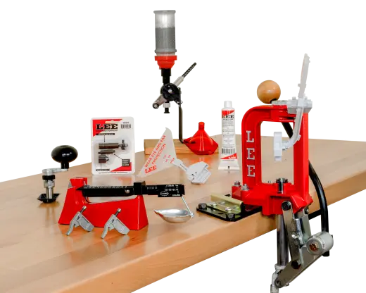 Sestava třetí generace jednooperačního lisu s O-rámem LEE Challenger, v kompletní sadě na přebíjení
LEE Challenger 50th Anniversary.